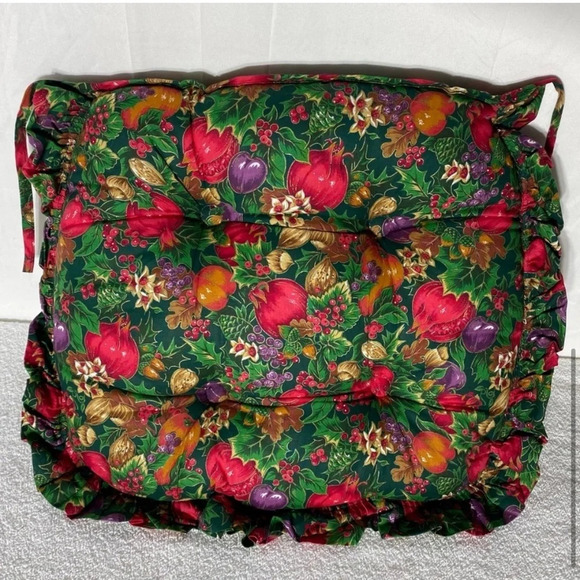 Vintage Green Red Vegetable Print  Tie On Chair Cushions With Ruffle Trim x2 - Picture 6 of 8